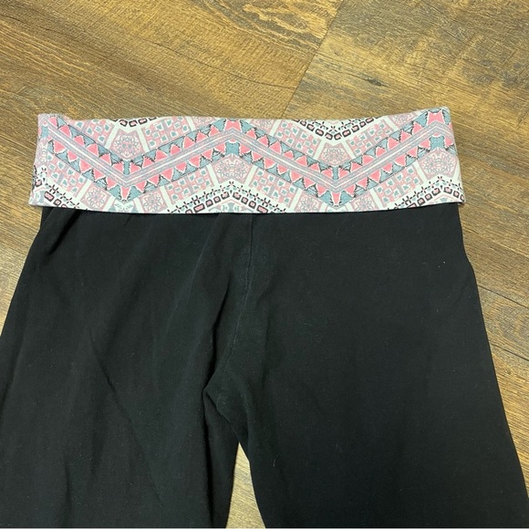 Victoria's Secret Yoga Capri Leggings Size Small Fold Over Black Pink Teal Y2K - Picture 7 of 8